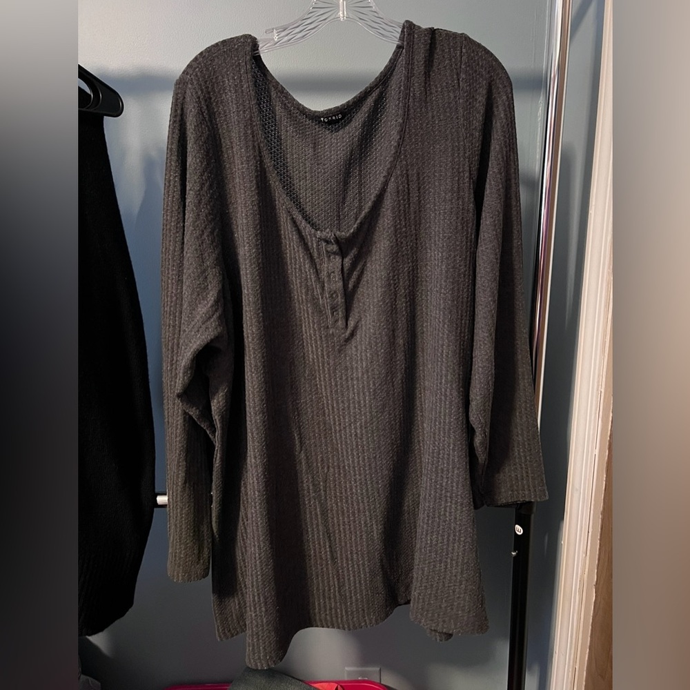 Torrid size 5 long sleeve top nwot
